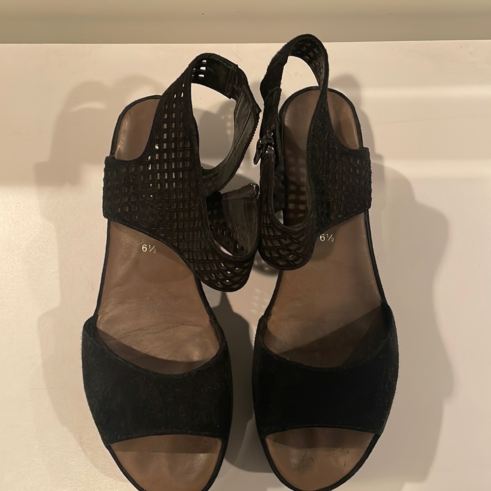 Barely worn Gabor shoes size 6.5!